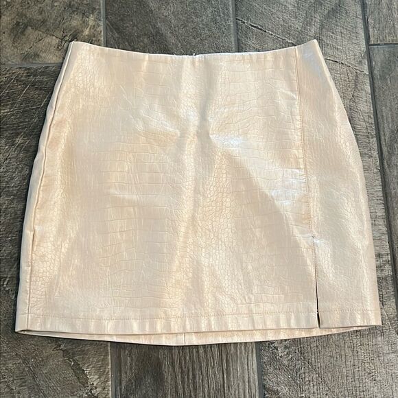 Sans Souci faux patterned leather skirt w/ split. - Picture 1 of 3